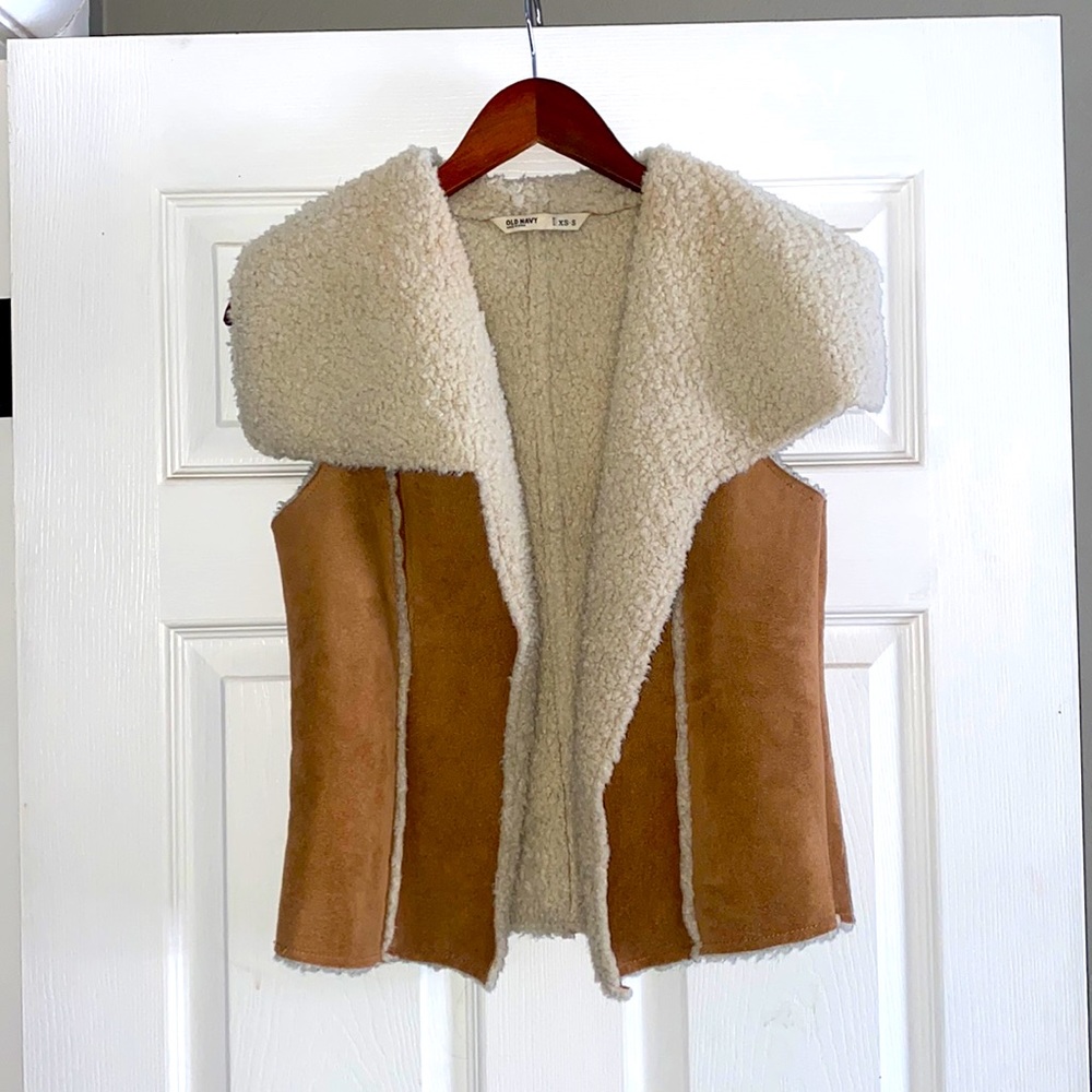 Sherpa suede vest!! No stains, smoke free home 🤍